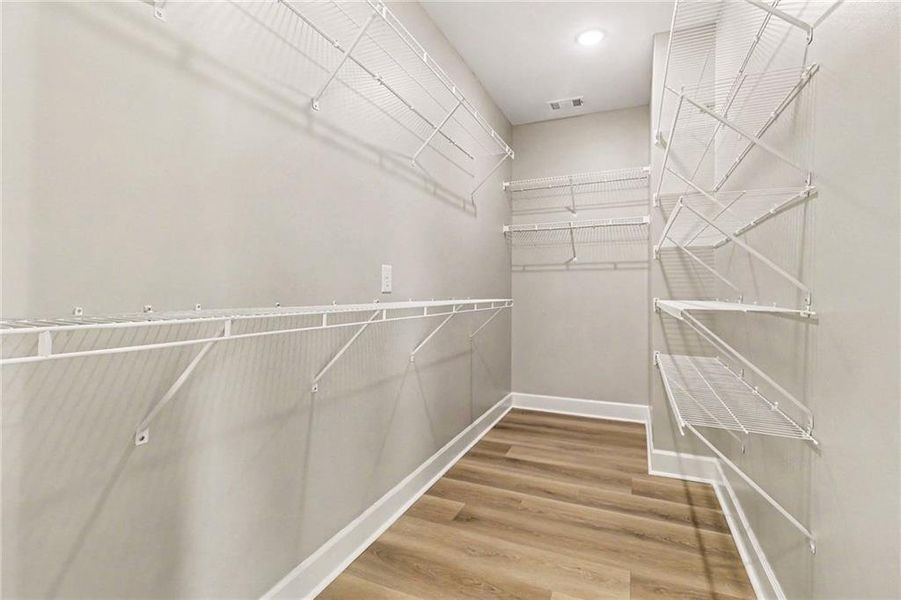 Spacious, unfurnished interior of a new home in , Gainesville (Image 12).