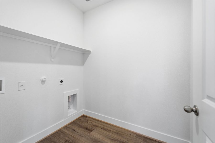 Spacious, unfurnished interior of a new home in Sanctuary, Salado (Image 17).