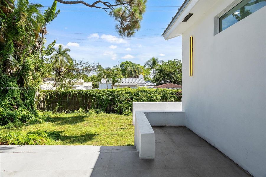 Exterior details and patio area of a home in , Miami (Image 23).