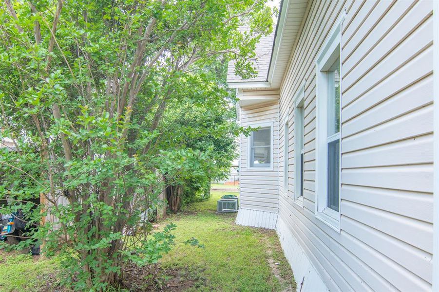 Exterior details and patio area of a home in , Brownwood (Image 14).