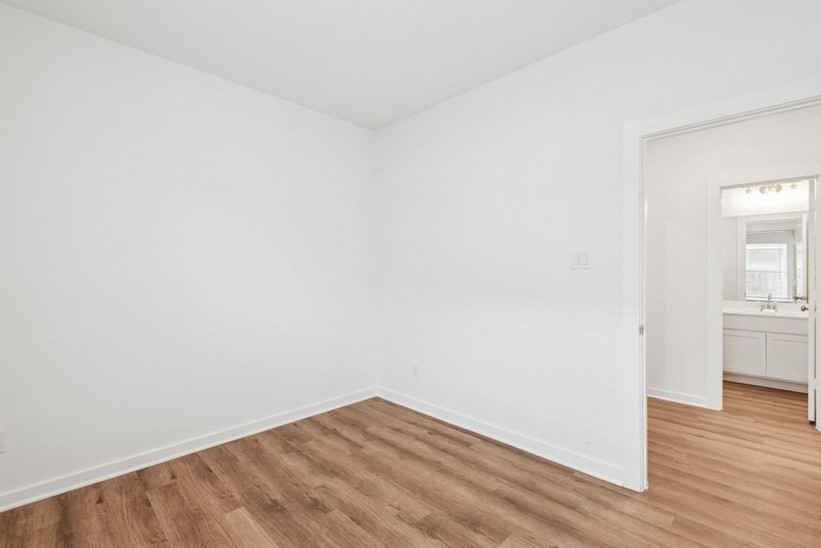 Spacious, unfurnished interior of a new home in Miller's Pond, Rosenberg (Image 18).