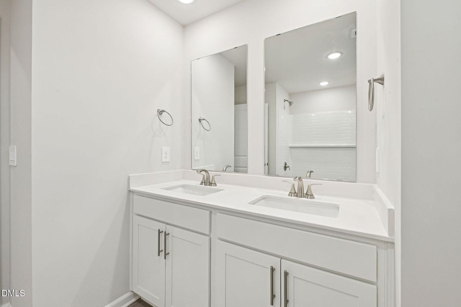 36-web-or-mls-Raleigh - Oak Manor - 137