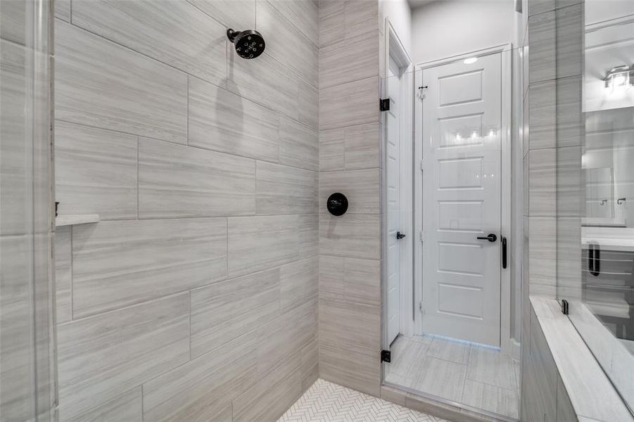 Wash the day away in this amazing shower! Wash the day away in this amazing shower!