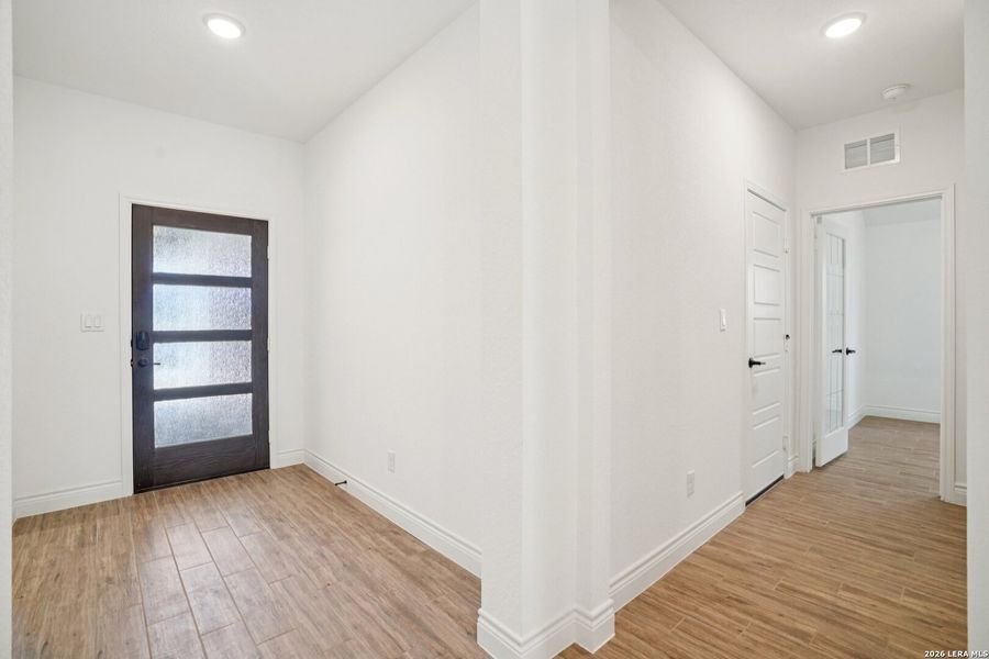 Spacious, unfurnished interior of a new home in , New Braunfels (Image 27).