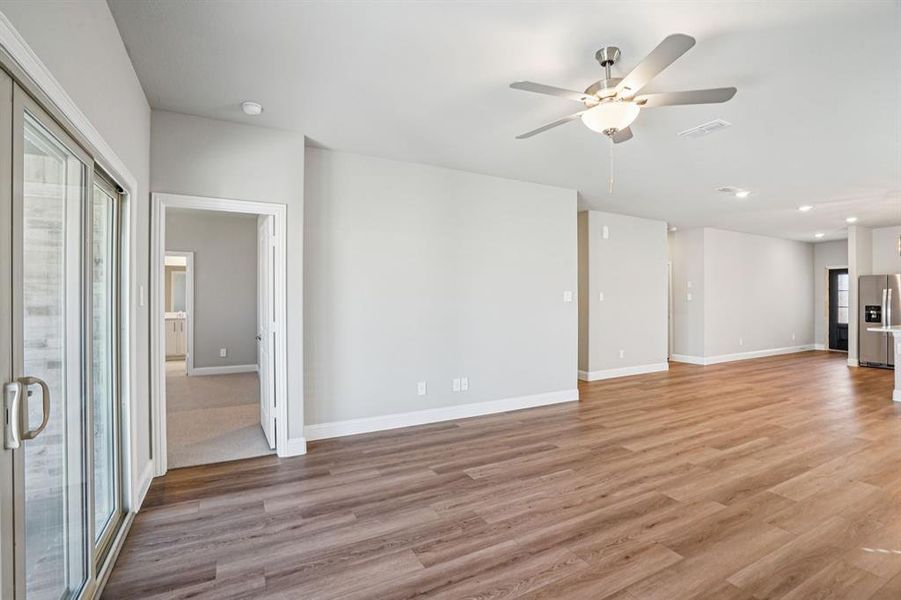 Spacious, unfurnished interior of a new home in Stonehaven, Seagoville (Image 24).