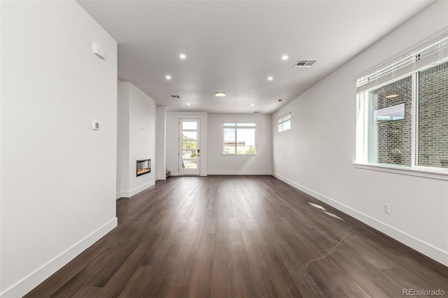 Spacious, unfurnished interior of a new home in Ascent at Inverness, Englewood (Image 28).