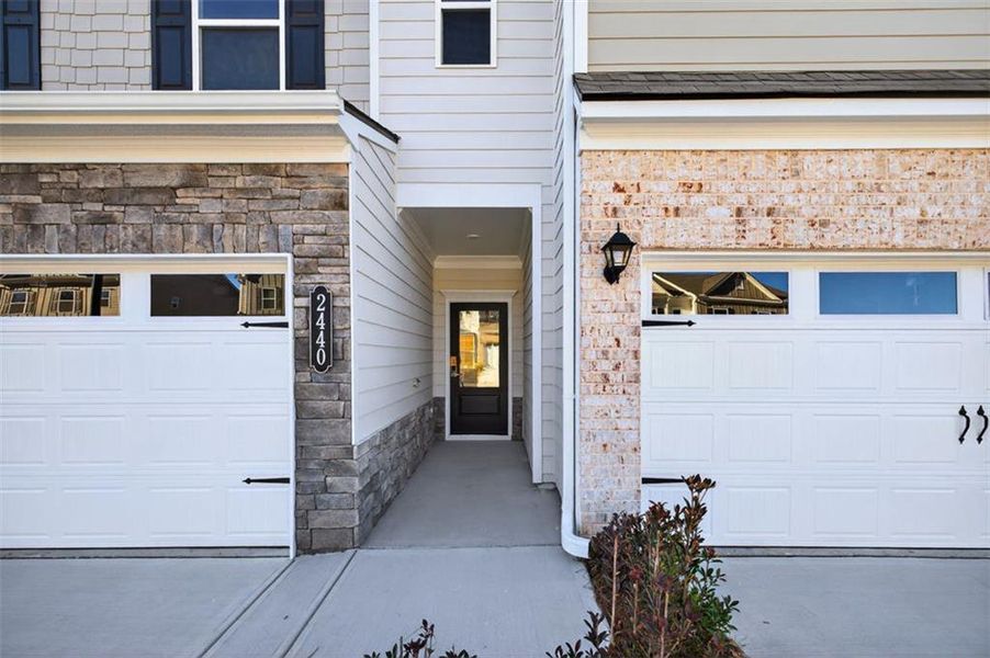 Exterior details and patio area of a home in Sanders Park, Austell (Image 3).