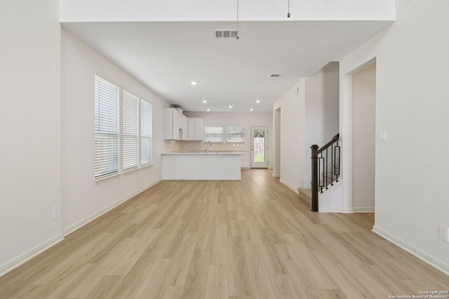Spacious, unfurnished interior of a new home in Thomas Pond, San Antonio (Image 38). Spacious, unfurnished interior of a new home in Thomas Pond, San Antonio (Image 38).