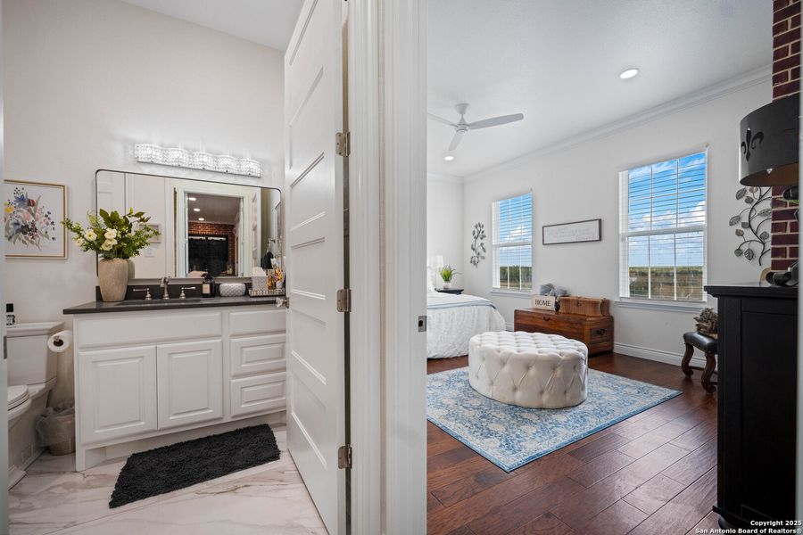 Furnished interior view inside a new home in , Kenedy (Image 56).