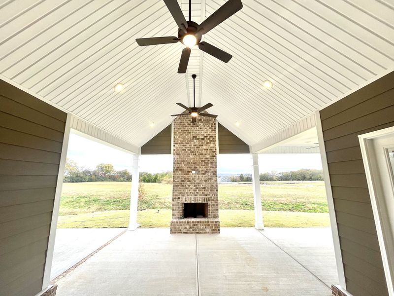 Impressive wood burning fireplace Impressive wood burning fireplace