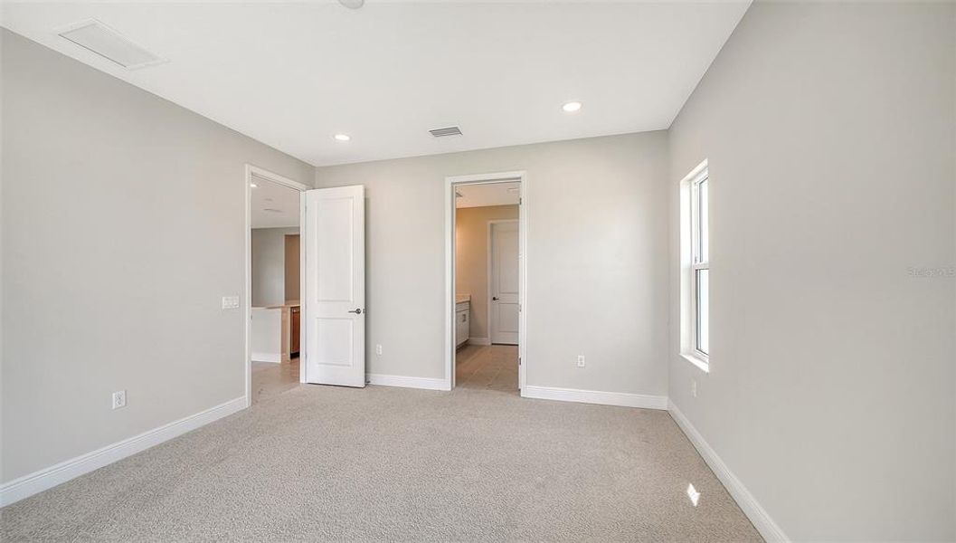 Spacious, unfurnished interior of a new home in Canoe Creek, Parrish (Image 26).