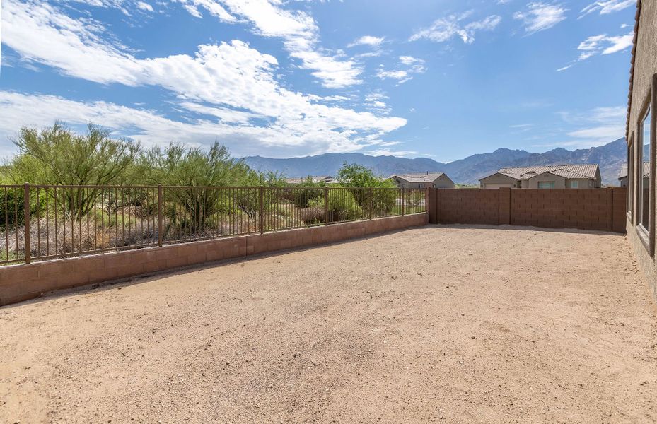Exterior details and patio area of a home in Vistoso Canyon Estates, Oro Valley (Image 4).