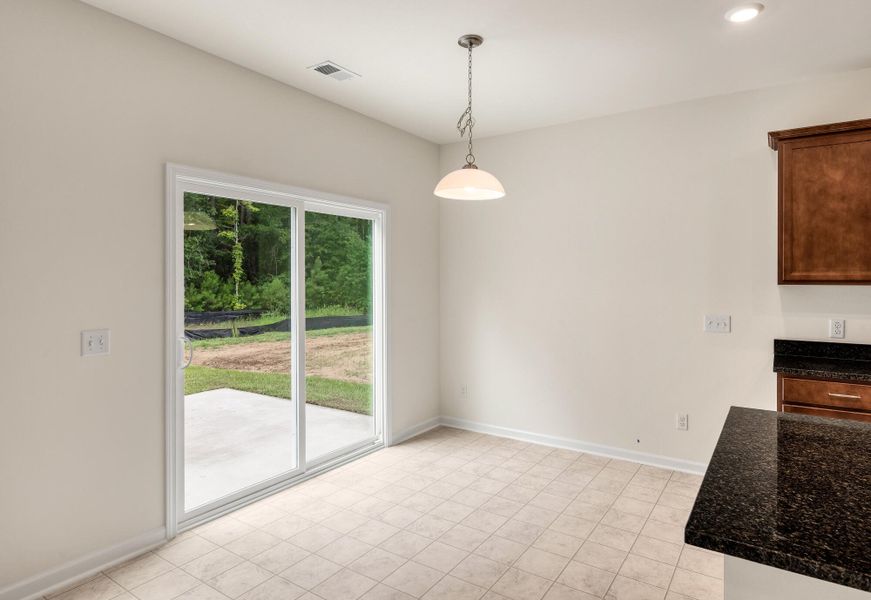 Spacious, unfurnished interior of a new home in Oakley Pointe, Moncks Corner (Image 15).