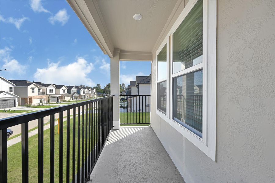Exterior details and patio area of a home in Aldine Pines, Houston (Image 4).