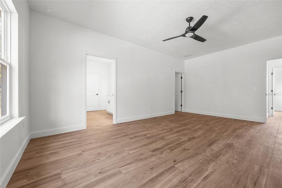 Spacious, unfurnished interior of a new home in , Bronson (Image 17).