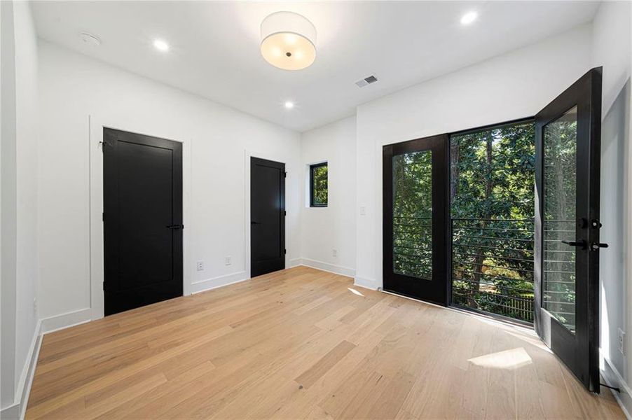 Spacious, unfurnished interior of a new home in , Atlanta (Image 19).