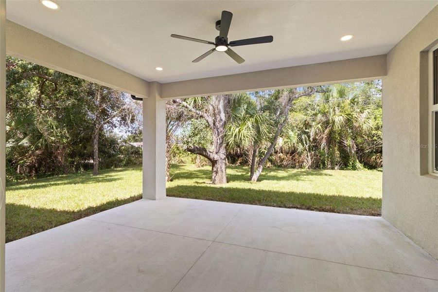 Exterior details and patio area of a home in , Port Charlotte (Image 33).