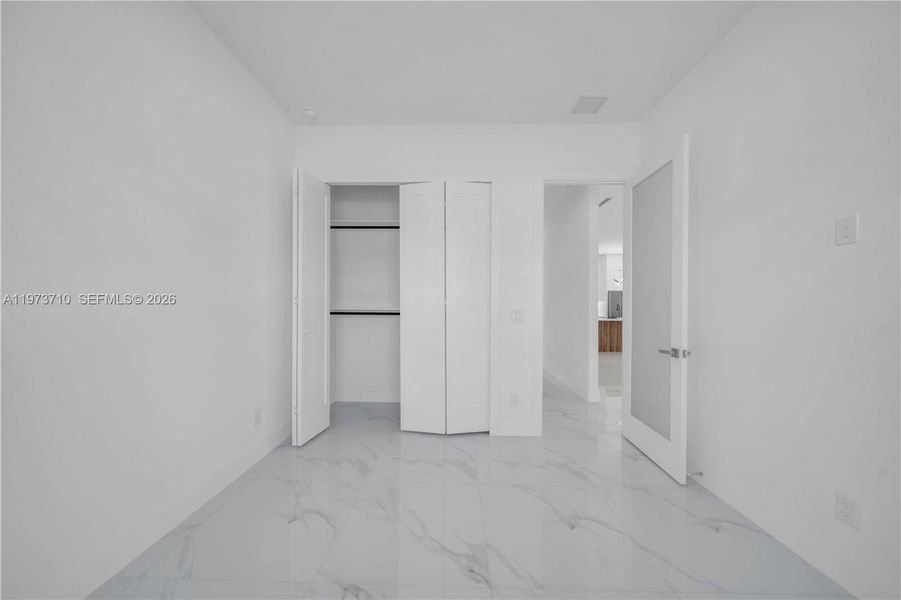 Spacious, unfurnished interior of a new home in , Cape Coral (Image 26).