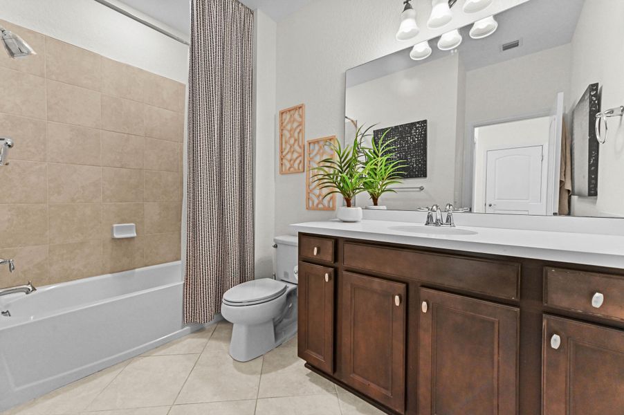 28 Bathroom 01