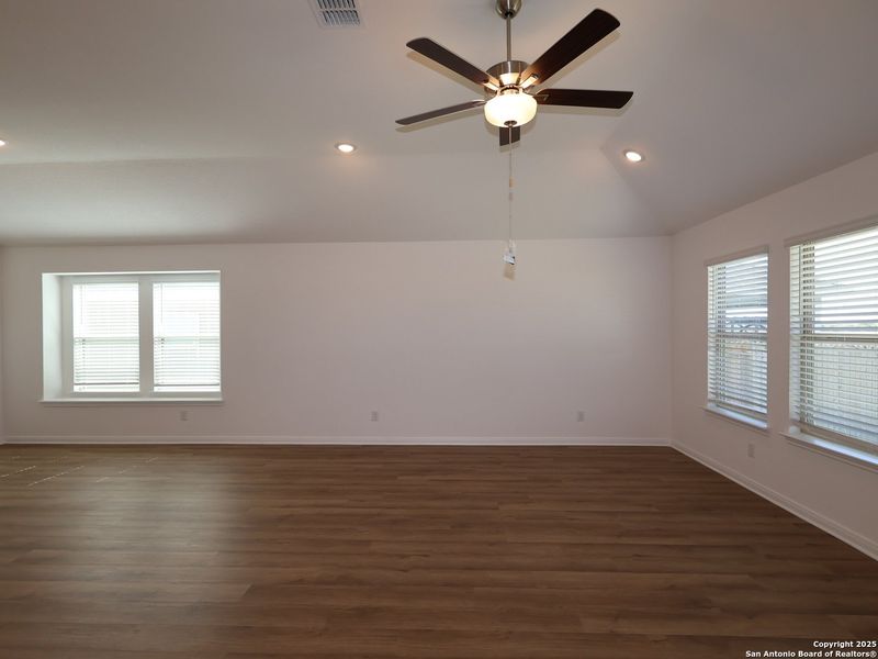 Spacious, unfurnished interior of a new home in Greenspoint Heights, Seguin (Image 16).