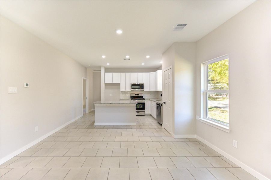 Spacious, unfurnished interior of a new home in , Navasota (Image 27). Spacious, unfurnished interior of a new home in , Navasota (Image 27).