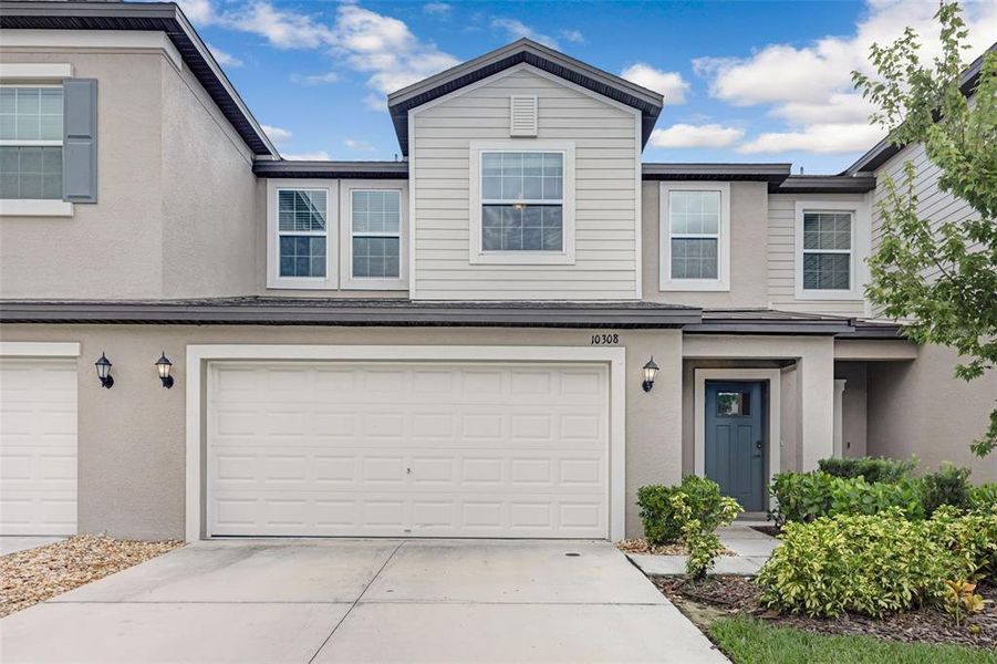Exterior details and patio area of a home in , San Antonio (Image 19).
