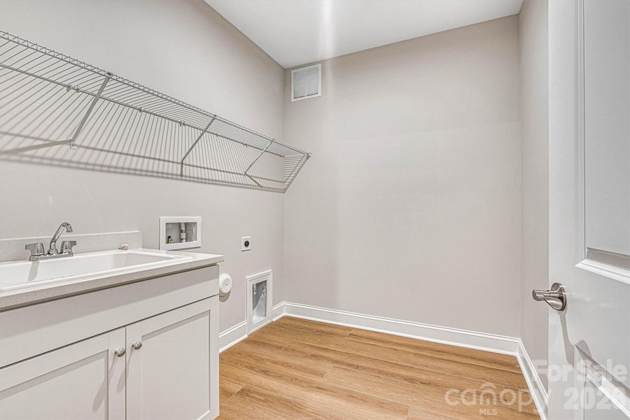 Spacious, unfurnished interior of a new home in Cresswind Charlotte, Mint Hill (Image 16). Spacious, unfurnished interior of a new home in Cresswind Charlotte, Mint Hill (Image 16).