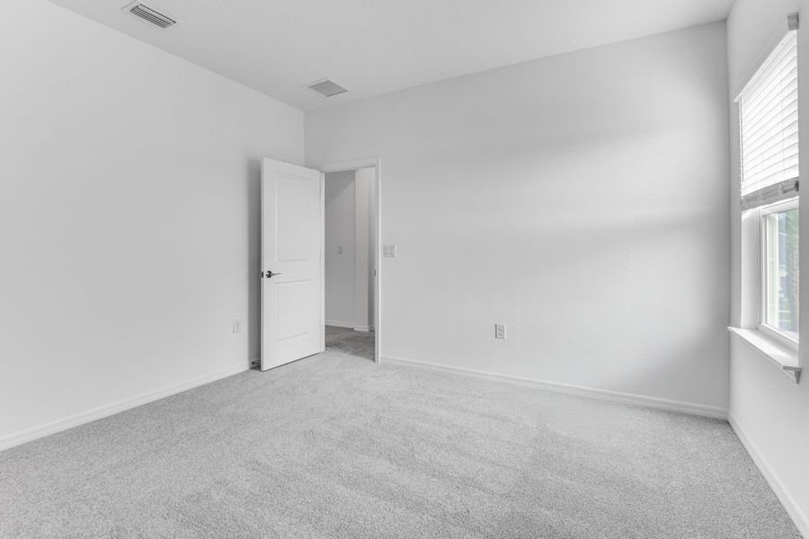 Spacious, unfurnished interior of a new home in Ardisia Park, New Smyrna Beach (Image 18).