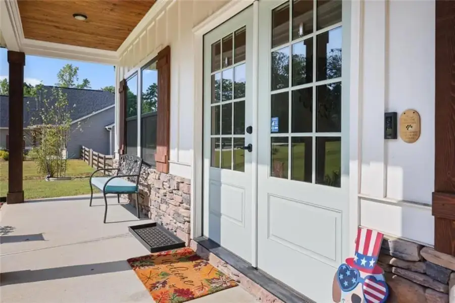 Exterior details and patio area of a home in , Dallas (Image 3).