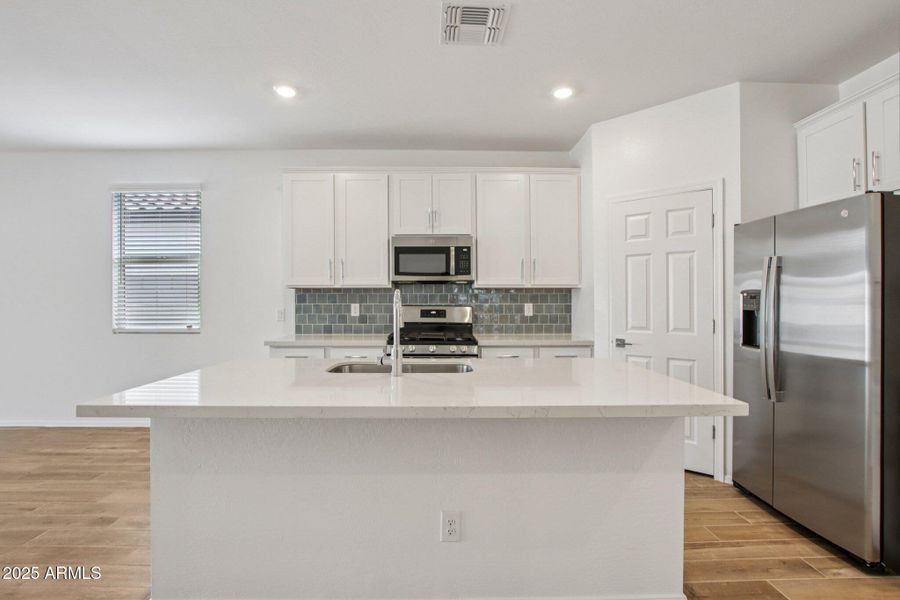 9-web-or-mls-W Kenner Dr-S0509-009