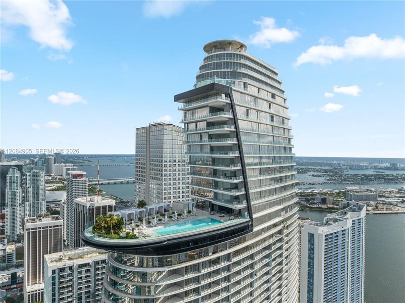 Condo located in Miami, FL showcasing its design and architecture (Image 25).