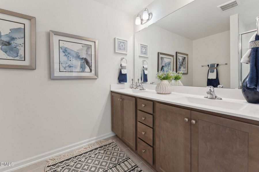 29- HHHunt Homes King Primary Bathroom