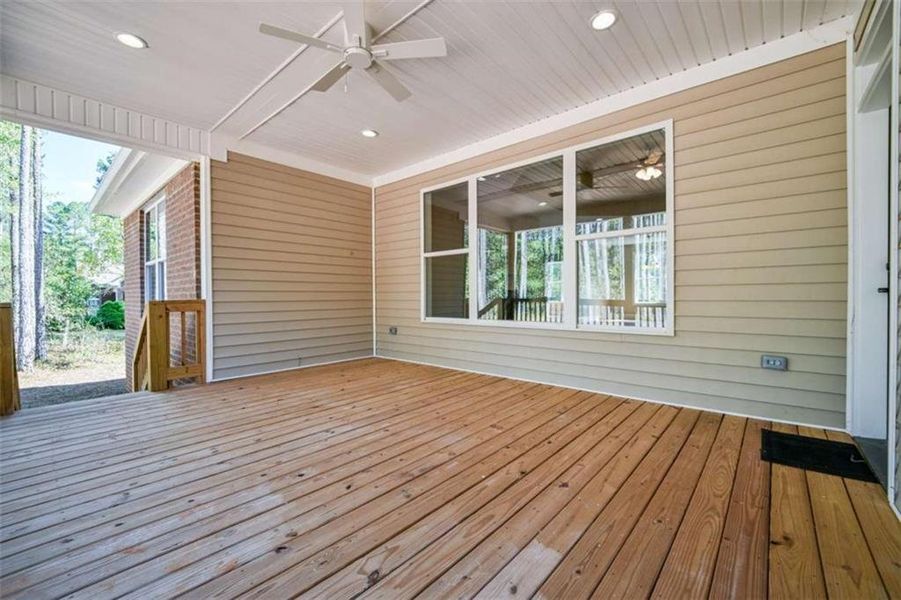 Exterior details and patio area of a home in , Mansfield (Image 30).