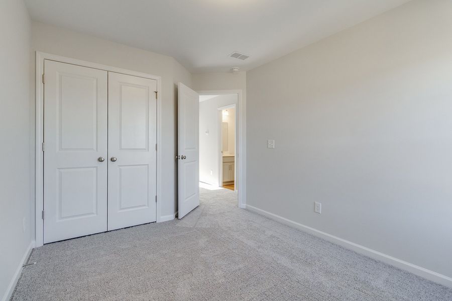 Spacious, unfurnished interior of a new home in Astoria, Columbia (Image 26).