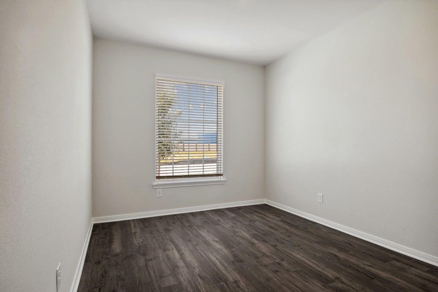 Spacious, unfurnished interior of a new home in Pinewood Trails, Cleveland (Image 16).