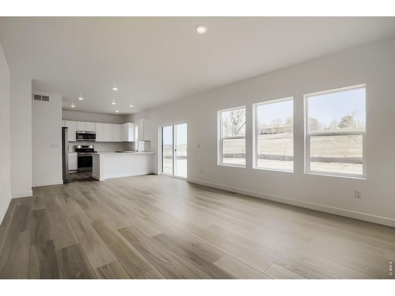 Spacious, unfurnished interior of a new home in Prairie Song, Windsor (Image 11).