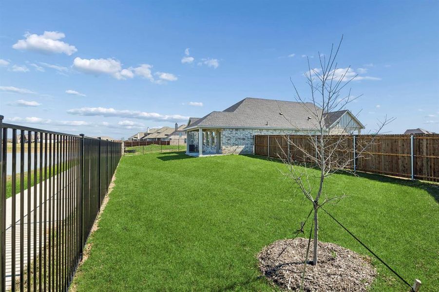 Exterior details and patio area of a home in Mercer Meadows, Royse City (Image 18).