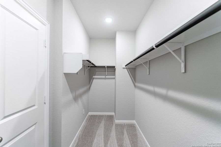 Spacious, unfurnished interior of a new home in Cloud Country, New Braunfels (Image 13).