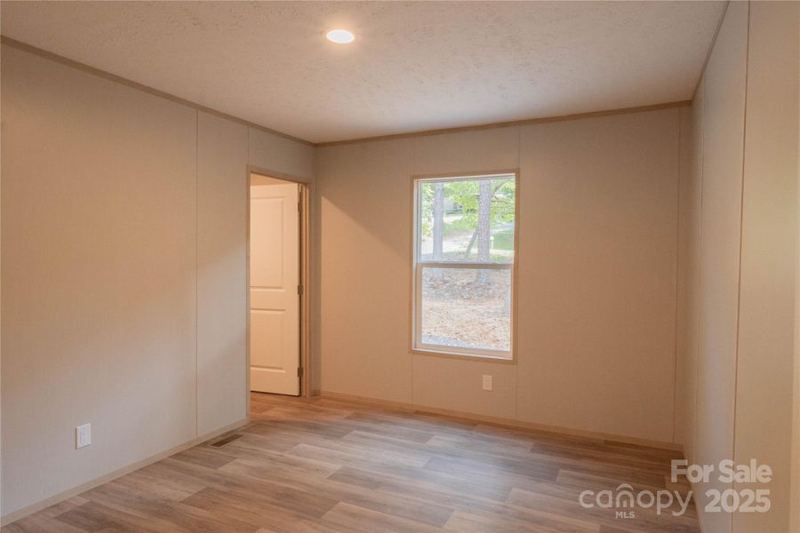 Spacious, unfurnished interior of a new home in , Clover (Image 20).