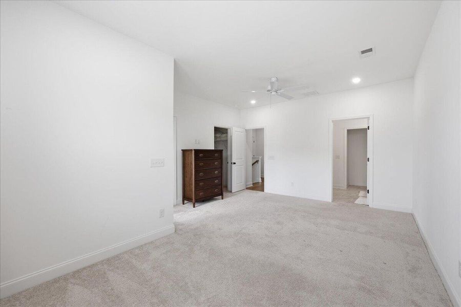 Spacious, unfurnished interior of a new home in , Summerville (Image 25).