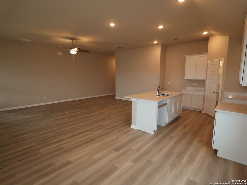 Spacious, unfurnished interior of a new home in Greenspoint Heights, Seguin (Image 25).