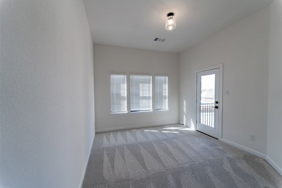 Spacious, unfurnished interior of a new home in Sonoma Verde, Rockwall (Image 55).