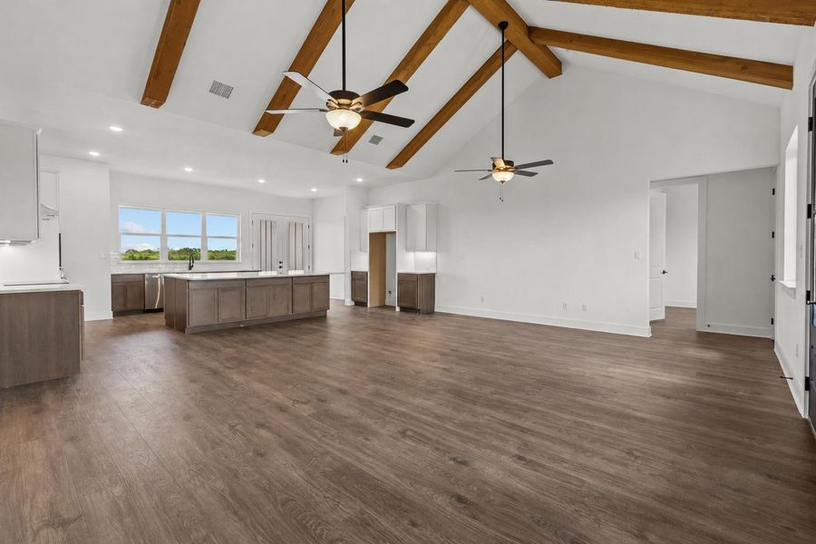 Spacious, unfurnished interior of a new home in , Dale (Image 14).