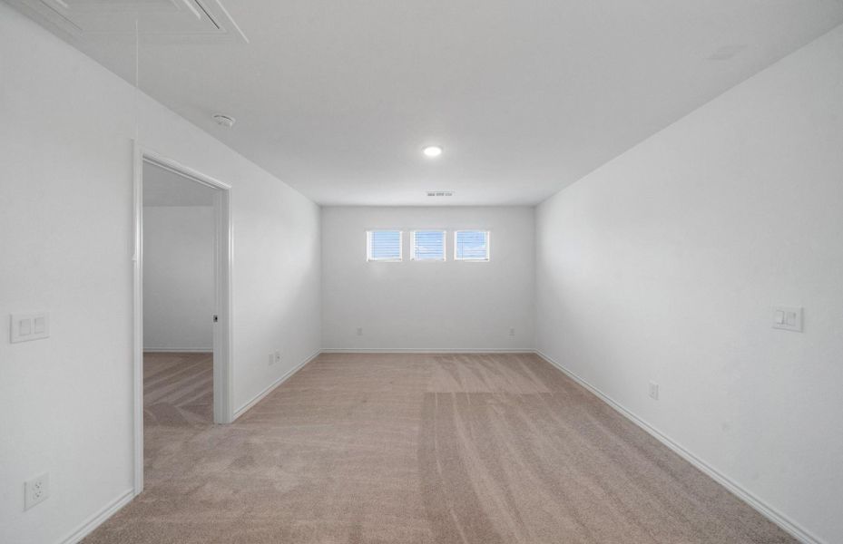 Spacious, unfurnished interior of a new home in River Ranch, Dayton (Image 18).