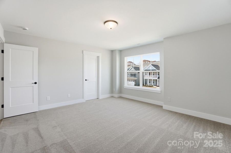 Spacious, unfurnished interior of a new home in Summerlin, Mooresville (Image 28).