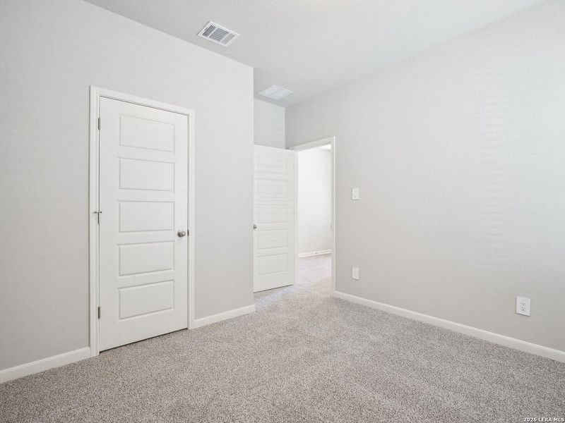 Spacious, unfurnished interior of a new home in , Marion (Image 6).