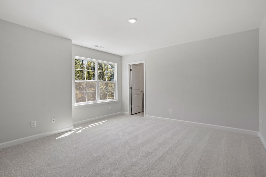Spacious, unfurnished interior of a new home in Georgias Landing, Raleigh (Image 37).