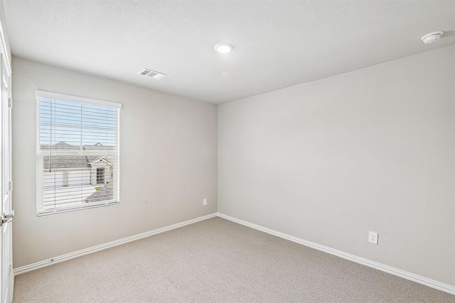 Spacious, unfurnished interior of a new home in Tesoro at Chisholm Trail Ranch, Crowley (Image 31).