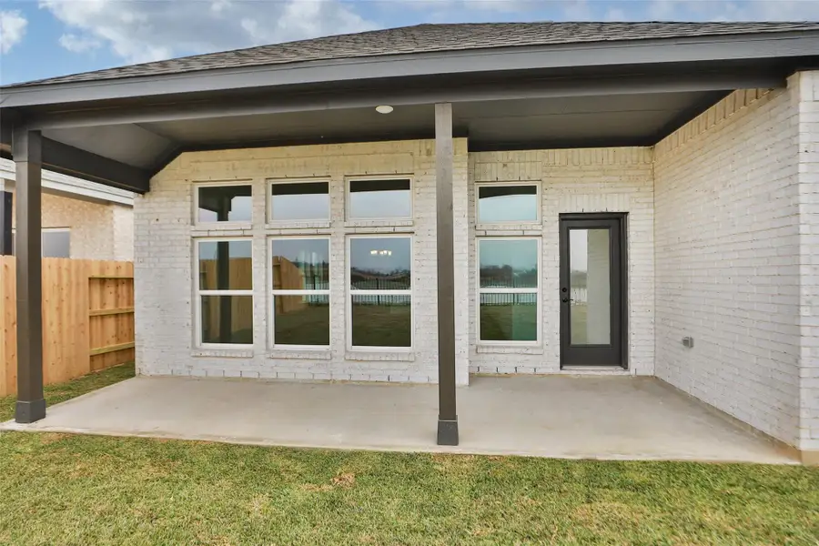 Exterior details and patio area of a home in Aldeana, Bonney (Image 4).