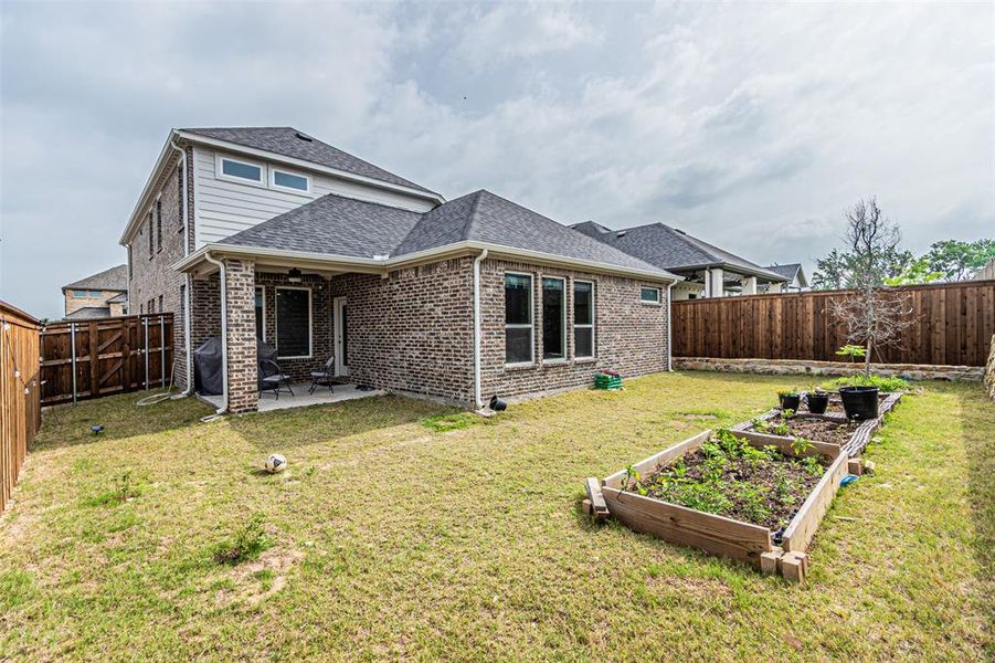 Exterior details and patio area of a home in Stoneridge, Melissa (Image 3).